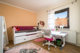 Kinderzimmer - Einfamilienhaus mit 3 Garagen und zwei Gästewohnungen in naturnaher Lage
