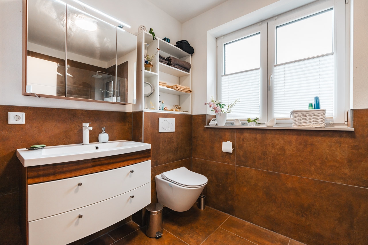 Gäste-WC mit Dusche