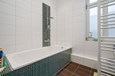 Badezimmer - Stilvolle Eigentumswohnung mit historischem Flair und Balkon
