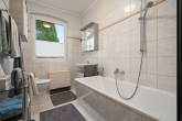 Badezimmer - Charmantes Landhaus bietet Familienglück