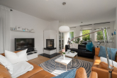 Wohnzimmer - Licht, Raum und Design – Ihr modernes Zuhause auf großem Grundstück