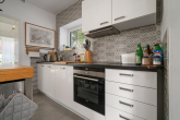 Küche - Licht, Raum und Design – Ihr modernes Zuhause auf großem Grundstück