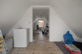 Raum über der Garage - Licht, Raum und Design – Ihr modernes Zuhause auf großem Grundstück