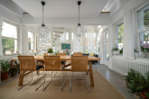 Esszimmer - Licht, Raum und Design – Ihr modernes Zuhause auf großem Grundstück