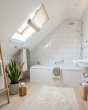 Badezimmer KI home staging - Ein Zuhause für alle Lebensphasen – familienfreundlich & barrierearm wohnen auf einer Ebene