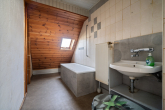 Badezimmer DG - Solides Einfamilienhaus mit Potenzial und viel Platz zum Gestalten