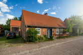 Bild - Historisches Bauernhaus mit großer Scheune