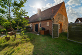 Bild - Historisches Bauernhaus mit großer Scheune