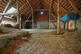 Bild - Historisches Bauernhaus mit großer Scheune