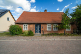 Bild - Historisches Bauernhaus mit großer Scheune