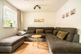 Wohn-Esszimmer - Ferienbungalow nahe der Müritz mit Bootsliegeplatz – sofort urlaubsbereit