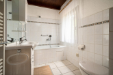 Badezimmer - Gemütliches Zuhause in Flussnähe – Gepflegtes Einfamilienhaus mit Sauna