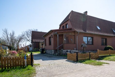 Schöne DHH mit Ferienhaus in Feldrandlage, 17194 Schwinkendorf, Doppelhaushälfte
