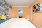 Hauptschlafzimmer - Stilvoll wohnen auf einer Ebene – Einfamilienhaus in bester Lage