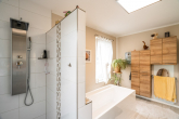 Badezimmer - Stilvoll wohnen auf einer Ebene – Einfamilienhaus in bester Lage