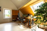 Dachgeschoss - Wohnen mit Werkstatt und Gartenparadies