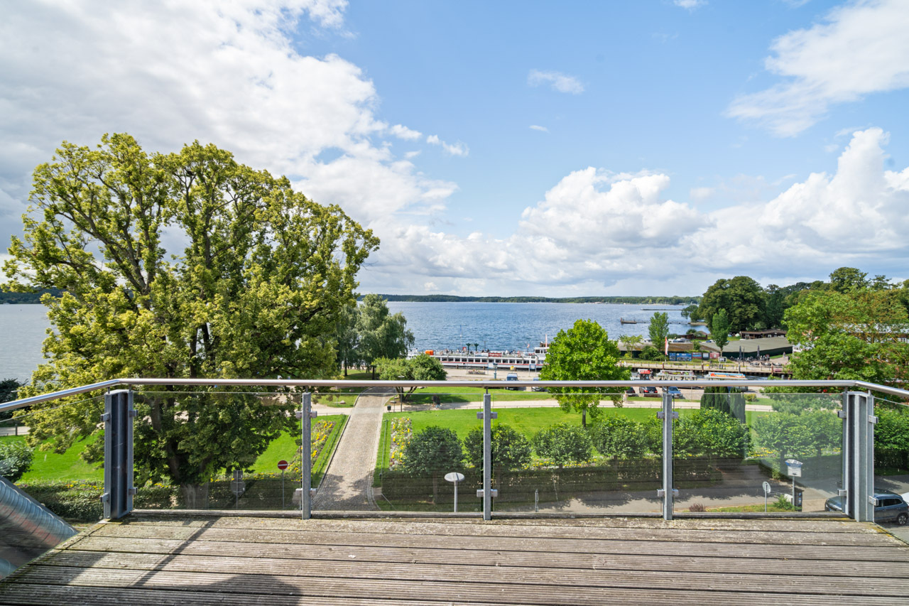 Blick vom Balkon am WZ