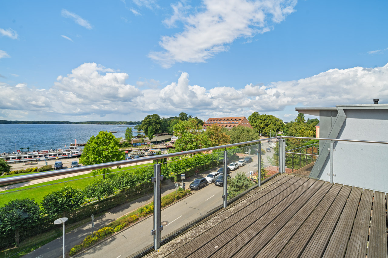 Blick vom Balkon am WZ