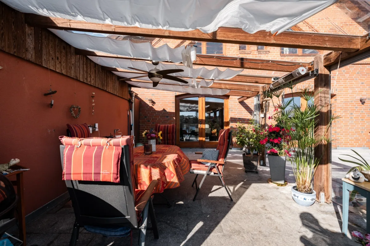 überdachter Terrassenbereich