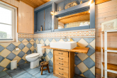 Badezimmer - Vom Stadtlärm zur Boddenruhe – Reetdachhaus auf Ummanz mit Weitblick und Perspektive