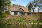 Bild - Vom Stadtlärm zur Boddenruhe – Reetdachhaus auf Ummanz mit Weitblick und Perspektive