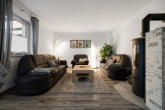 Wohnzimmer - Charmant saniertes Bauernhaus mit großem Grundstück und vielseitigem Entwicklungspotenzial