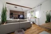 Wohnzimmer - Bauernhaus mit modernisiertem Wohnbereich, großem Grundstück und zusätzlichem Naturgrundstück