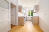 Charmante 2-Zimmer Altbauwohnung in Berlin mit Einbauküche, Dielenboden und Keller - Küche