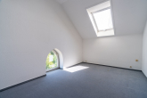 Schlafzimmer - Charmante Dachgeschosswohnung in einem stilvollen Drei-Familienhaus in Röbel