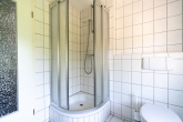 Badezimmer - Charmante Dachgeschosswohnung in einem stilvollen Drei-Familienhaus in Röbel