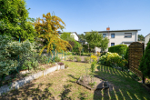 Garten - Doppelhaushälfte – Familienidylle mit Garten, Kamin und Garage