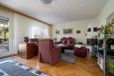 Wohnzimmer - Doppelhaushälfte – Familienidylle mit Garten, Kamin und Garage