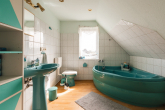 Badezimmer im OG. - Ein Zuhause mit Weitblick auf 4.543 m² Grundstück für Menschen mit Ideen